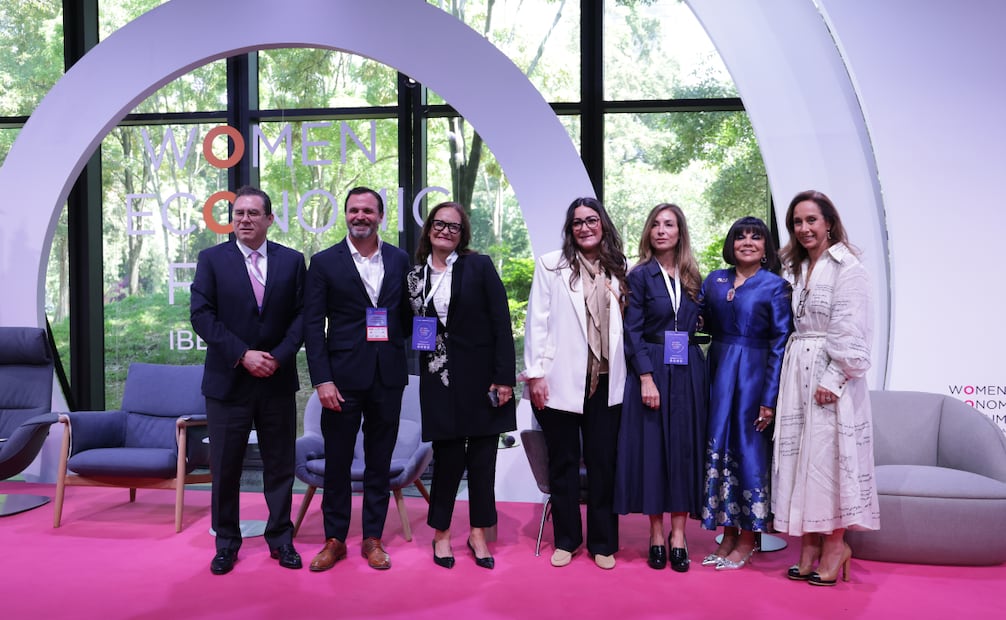 Participación de Elena Alti en el panel "Invertir en Mujeres no es tendencia, es estrategia" de la WEF en el Jardín Escénico Chapultepec. Foto :Fernanda Rojas /El Universal