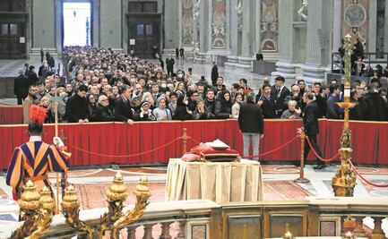 Largas filas en el Vaticano para despedir a Benedicto XVI