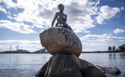 Con la frase "pez racista", vandalizan estatua de la Sirenita en Copenhague