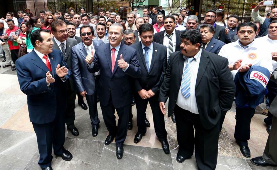 El aspirante a dirigir al tricolor fue arropado por integrantes de la CTM./Especial