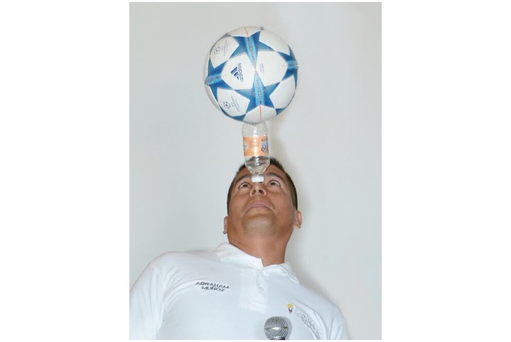 Busca mexicano romper Récord Guinnes de dominadas