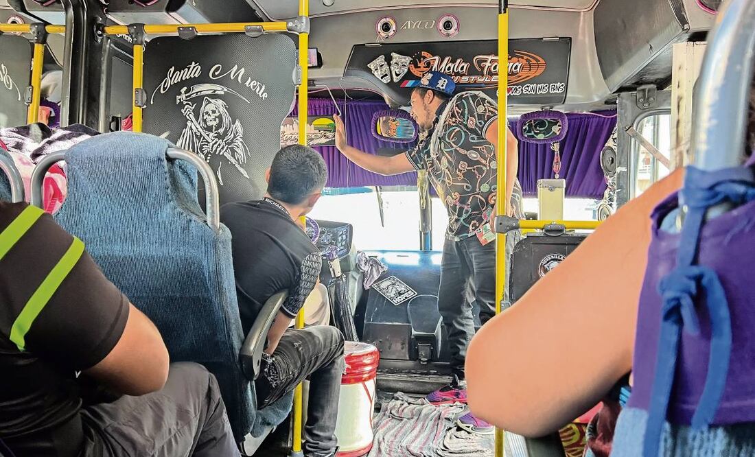 Algunos conductores de transporte público concesionado no cumplen con las reglas establecidas con el Gobierno capitalino, como portar camisa blanca y pantalón oscuro. Foto: Osmar Alvarado / EL UNIVERSAL