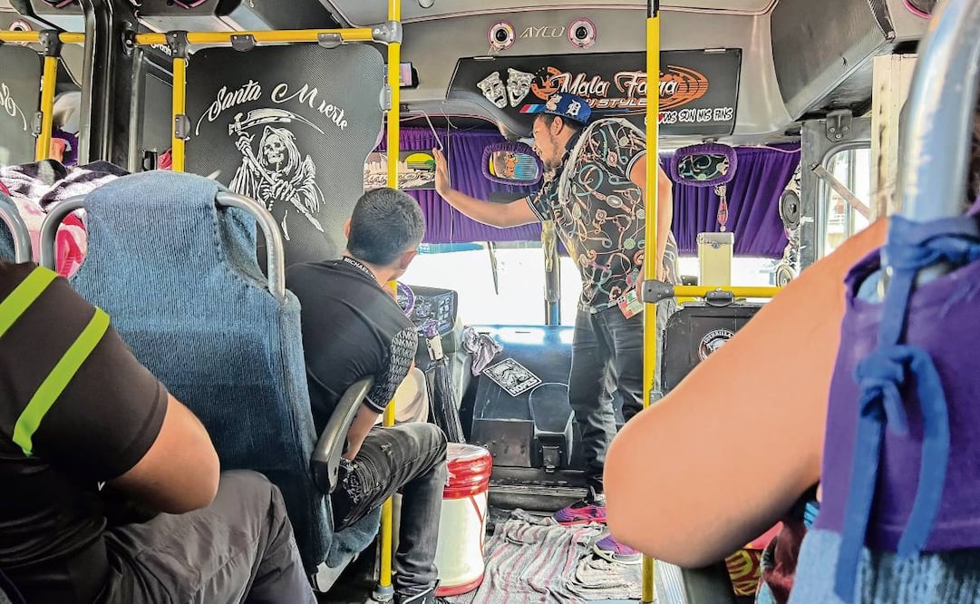 Algunos conductores de transporte público concesionado no cumplen con las reglas establecidas con el Gobierno capitalino, como portar camisa blanca y pantalón oscuro. Foto: Osmar Alvarado / EL UNIVERSAL