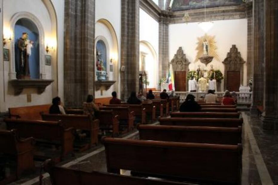 Cuando la misa se daba en latín y de espaldas