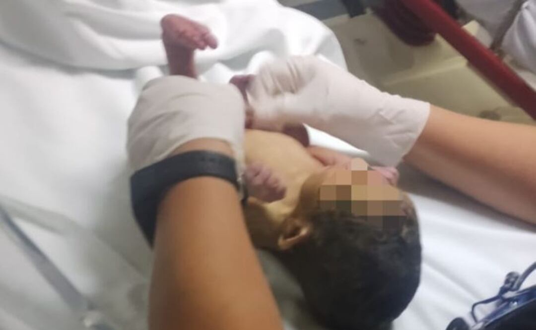 Encuentran a bebé de 9 meses envuelto en una toalla dentro de una bolsa en Nezahualcóyotl. Foto: Especial