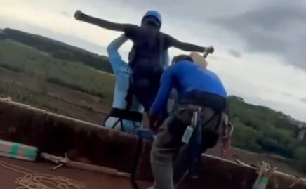 VIDEO: Mujer muere al ser lanzada sin arnés en bungee en Brasil; seis personas fueron detenidas