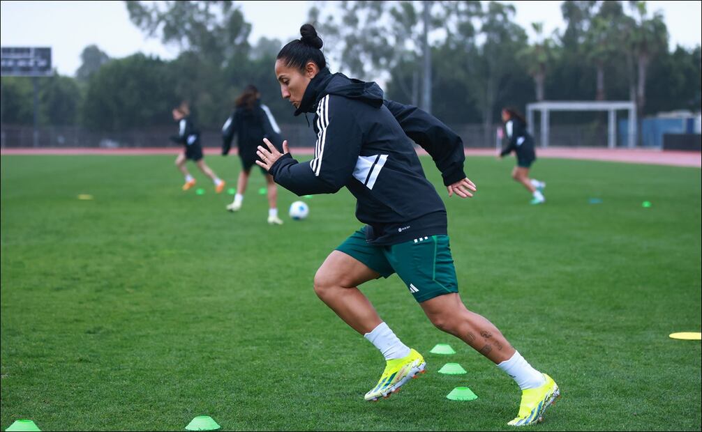 Stephany Mayor durante un entrenamiento de la Selección Mexicana Femenil - Foto: Imago7