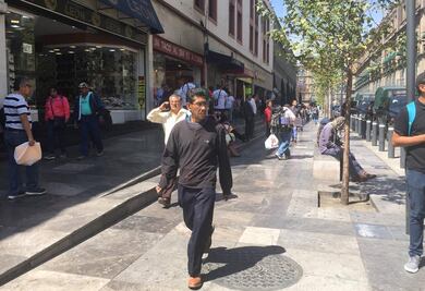 Calles cercanas a Palacio Nacional lucen con poca afluencia de mujeres