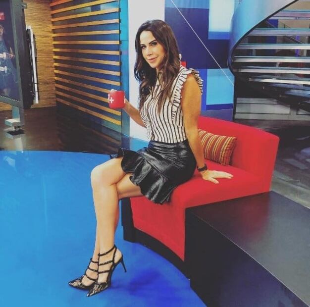 Paola Rojas deslumbra con minifalda de cuero ideal para la temporada 