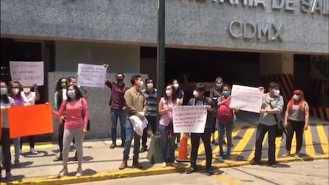 Médicos residentes de la Secretaría de Salud de CDMX  protestan por falta de pago