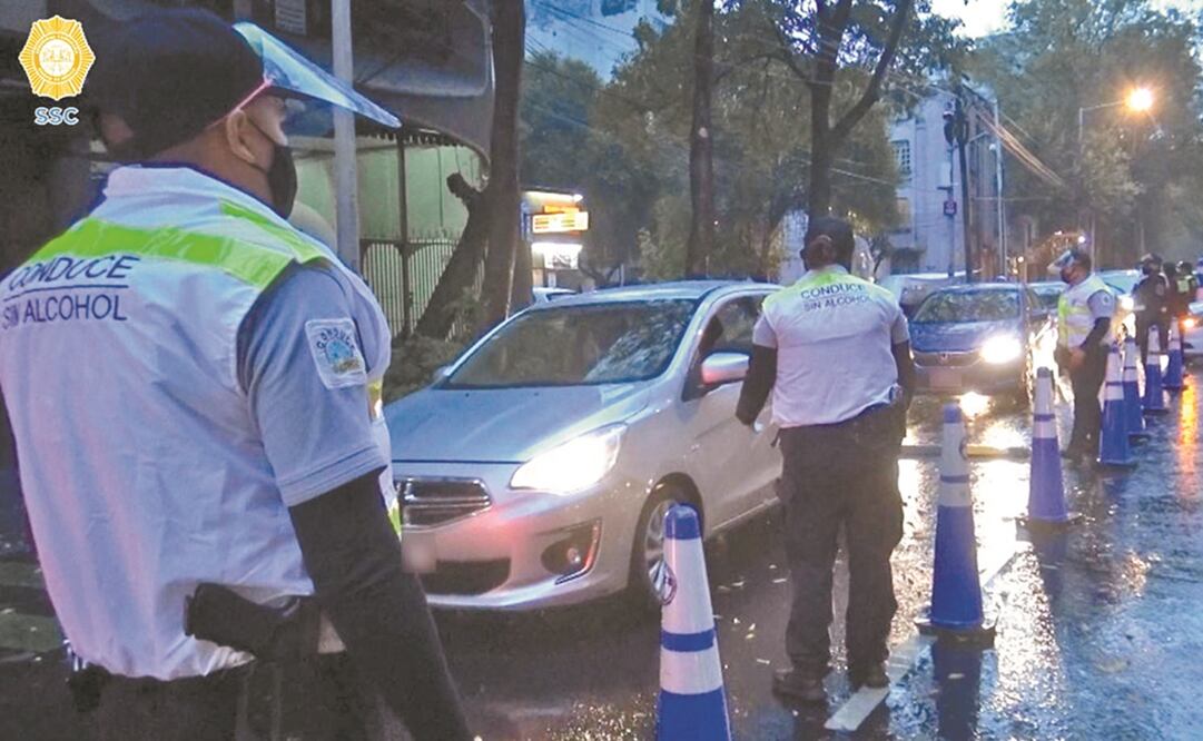 Acompañante del chofer que no pase el alcoholímetro, no podrá llevarse la unidad. Foto: ARCHIVO EL UNIVERSAL
