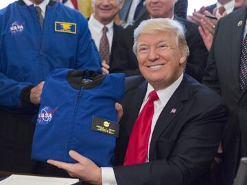 Trump ordena crear “ejército espacial” para Estados Unidos