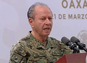 El almirante se está quedando solo