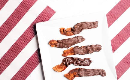 ¿Fan del tocino? festéjalo en su día con chocolate fundido