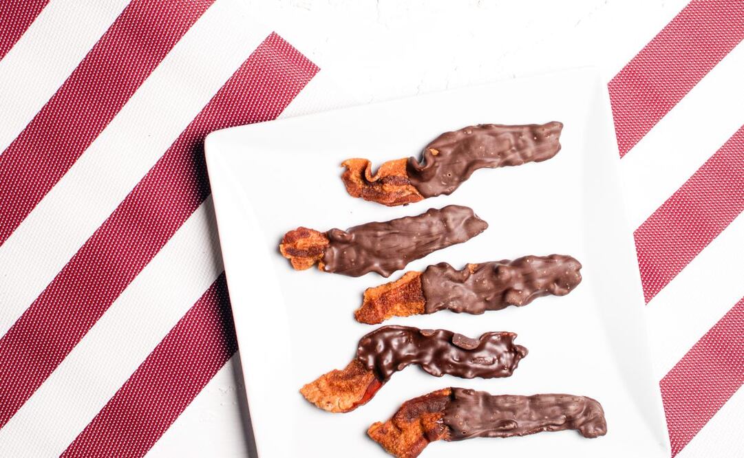 Anímate a preparar esta receta de tocino con chocolate, será tu snack favorito. Foto: Cortesía de Monogram/ Mabe