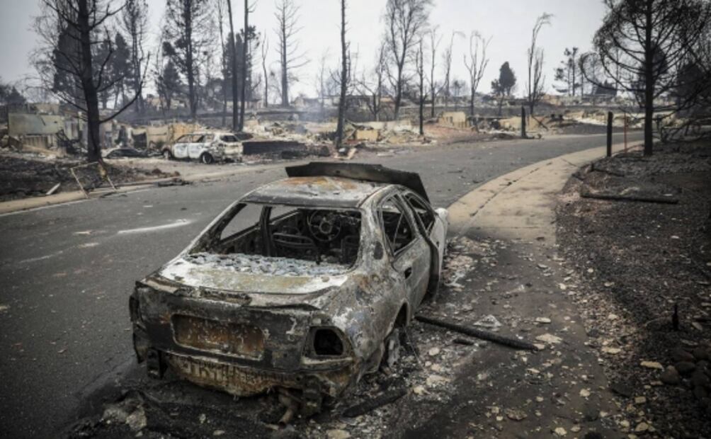 Nevadas sofocan incendios que destruyeron unas mil casas en Colorado, EU