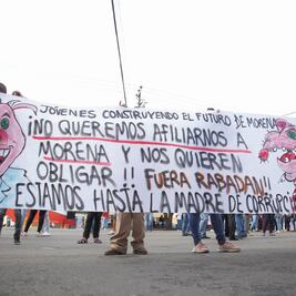Protestan becarios de programa federal