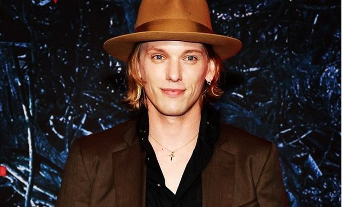 Jamie Campbell Bower revela los problemas de adicciones que lo llevaron a un hospital de salud mental