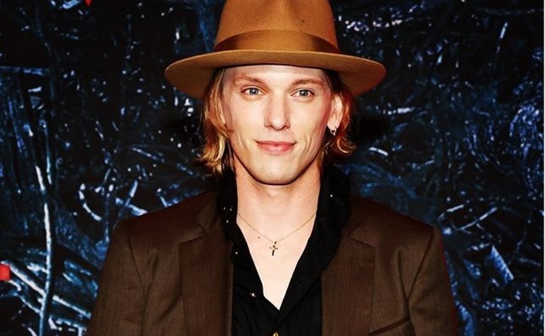 Jamie Campbell Bower revela los problemas de adicciones que lo llevaron a un hospital de salud mental