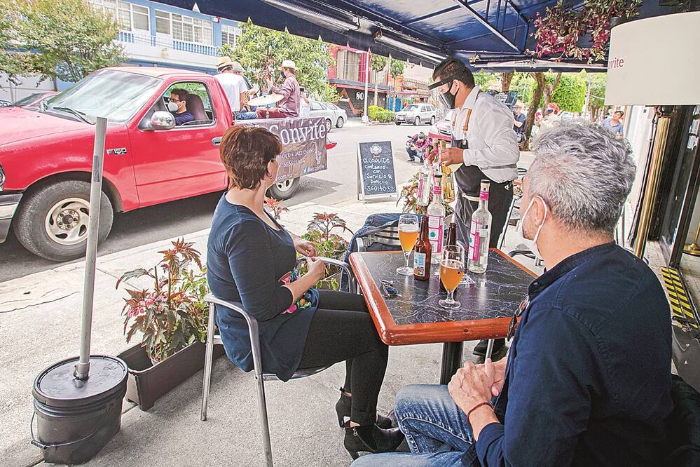 Una iniciativa considera la creación de un sistema electrónico de avisos y permisos de establecimientos como los restaurantes. Foto: Archivo/EL UNIVERSAL