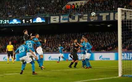 Manchester City golea al Napoli