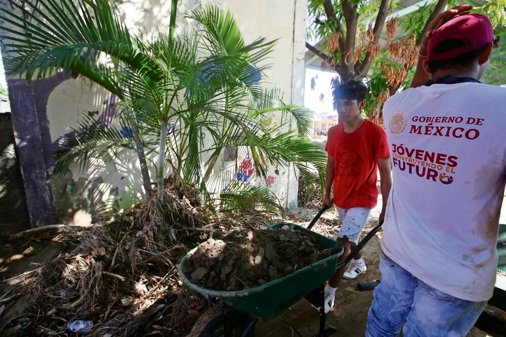  Jóvenes  Construyendo el Futuro apoyan tras Otis