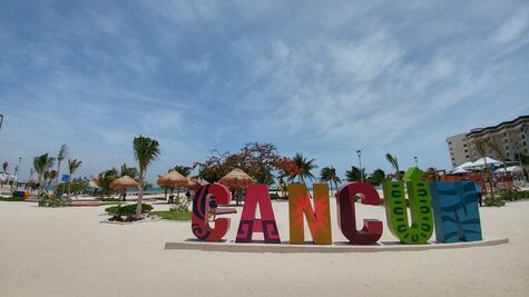 Entregan en Cancún primer parque de playa en México