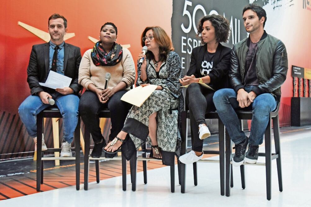 Según la productora Julieta González (de lentes) la obra tiene vendidos más de 20 mil boletos de fechas anticipadas (JOSE ANTONIO TORRES)