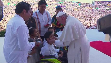 Prefiero una familia herida, a una sociedad enferma: Papa