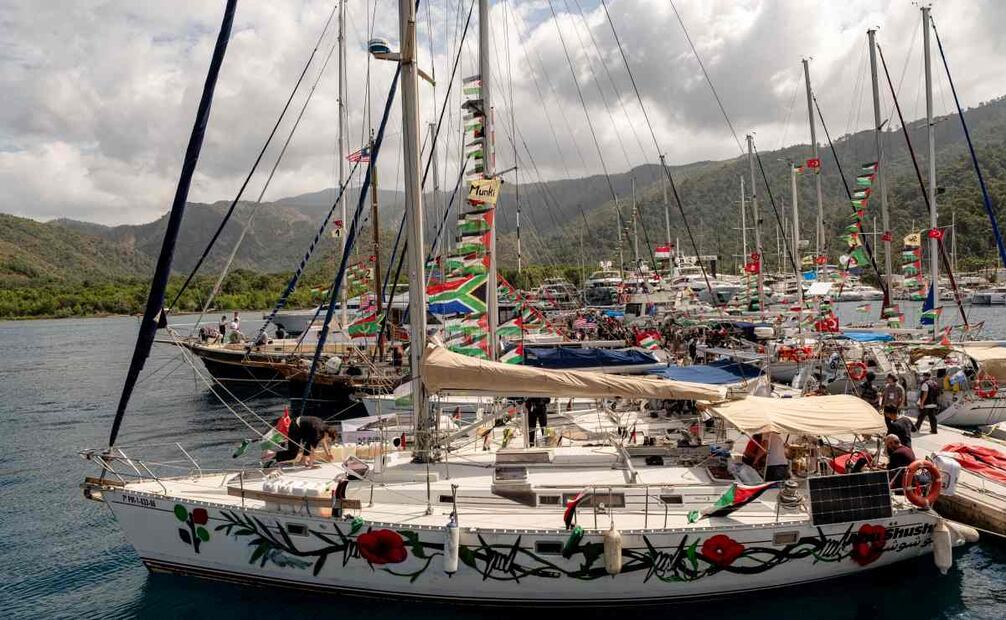 Embarcaciones pertenecientes a la Flotilla Global Sumud, que transportaban activistas y ayuda humanitaria, se preparan para partir hacia Gaza desde el puerto de Marmaris, Turquía, el jueves 14 de mayo de 2026, en un intento por romper el bloqueo naval israelí. Foto: AP
