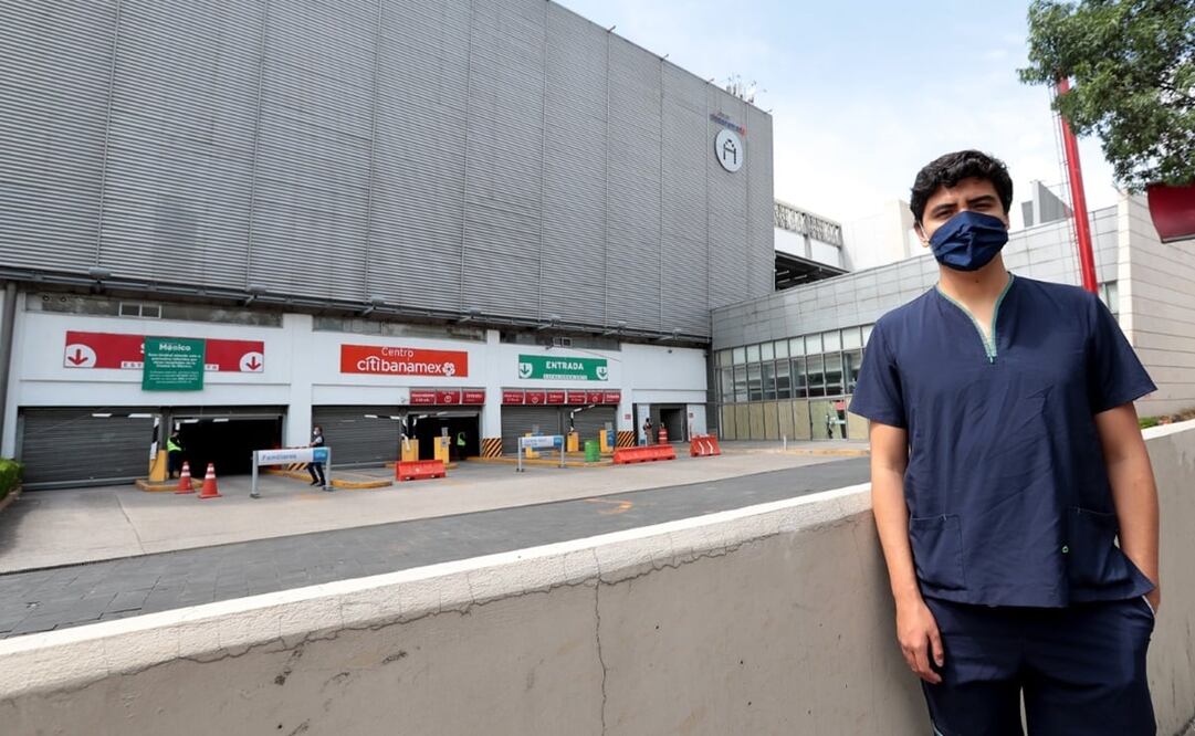 Andrés Quintero, médico de la Unidad Temporal Citibanamex. Foto: Juan Boites/EL UNIVERSAL  
