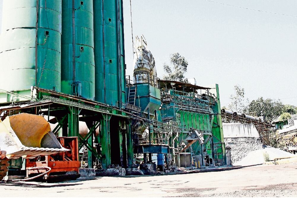 En el terreno de la fábrica, ubicada en la delegación Coyoacán, se trabaja en un parque urbano; de las 18 hectáreas que mide el espacio, casi 12 serán de área verde y esparcimiento para los vecinos. (ARCHIVO EL UNIVERSAL)