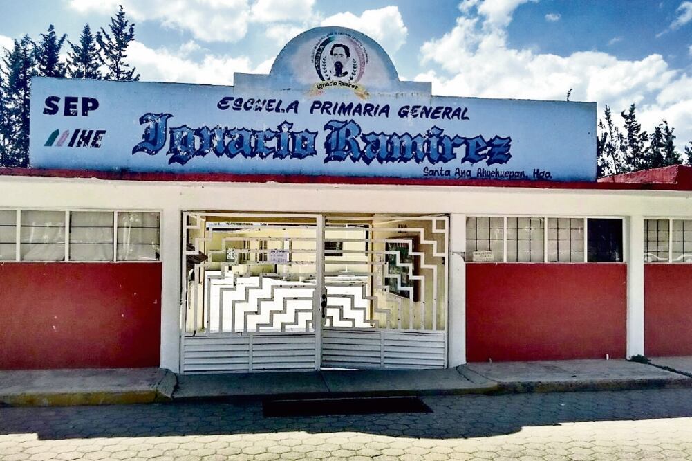 Aunque en el plantel se encontraban maestros y padres de familia, éstos aseguraron que no escucharon la detonación. (CORTESÍA)