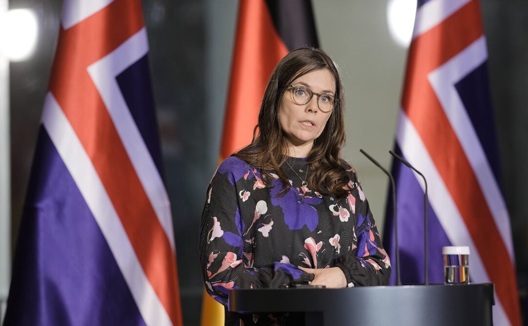 La primera ministra de Islandia, Katrin Jakobsdottir, y mujeres de toda la nación insular volcánica hicieron huelga el martes 24 de octubre para reclamar el final de la brecha salarial y la violencia de género. Foto: AP