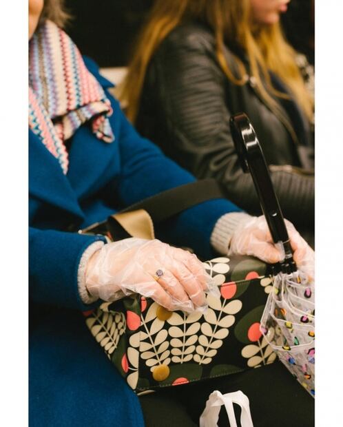 Por qué no es recomendable usar anillos durante el brote de coronavirus