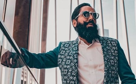 Se lanzan contra Carlos Muñoz por humillar a un mesero; el influencer asegura que le dio una beca