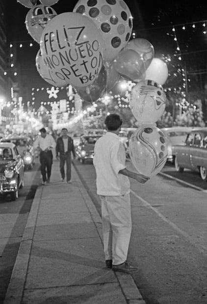 Diciembre, la época en que la Alameda se llenaba de tradicionales globeros