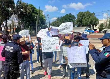 Familiares de joven golpeado y apedreado en Acolman exigen justicia frente a palacio municipal
