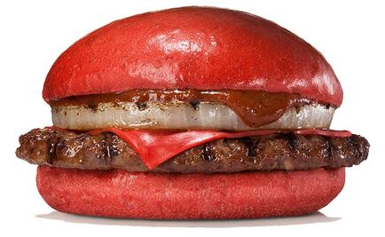 Lanzan en Japón una hamburguesa de color rojo