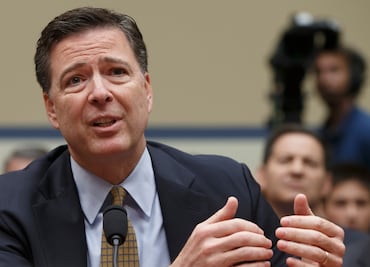 Republicanos atacan a director del FBI por caso Clinton