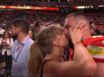 VIDEO: El beso con el que Taylor Swift y Travis Kelce festejaron el Super Bowl LVIII