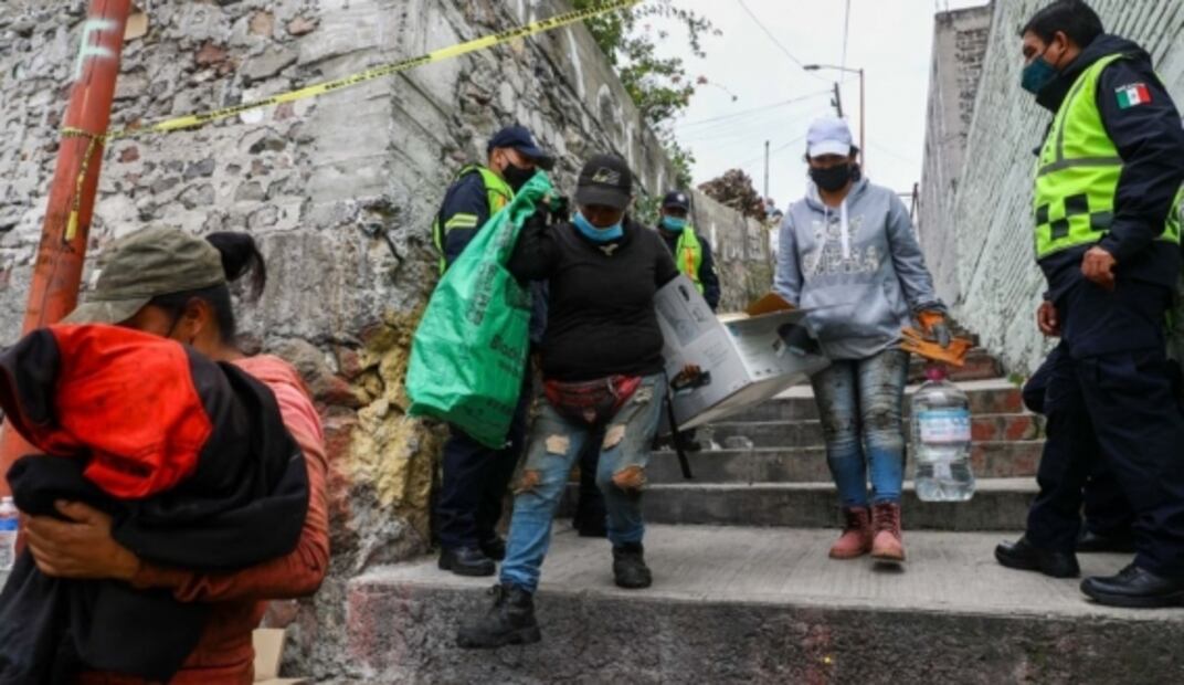 Entre lágrimas familias dejan sus casas en la “zona cero” del Cerro del Chiquihuite