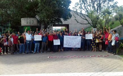 Trabajadores del FCE protestan por su condición contractual