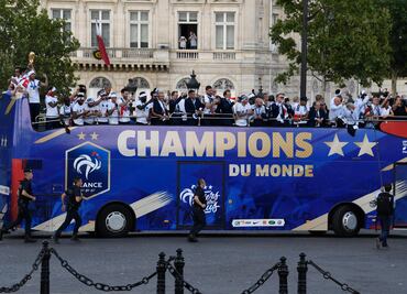 Así fue el desfile del Campeón del Mundo en París