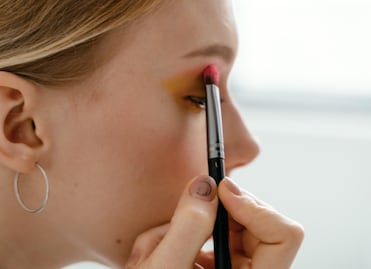 Tendencias de belleza de los 90 que han vuelto para quedarse