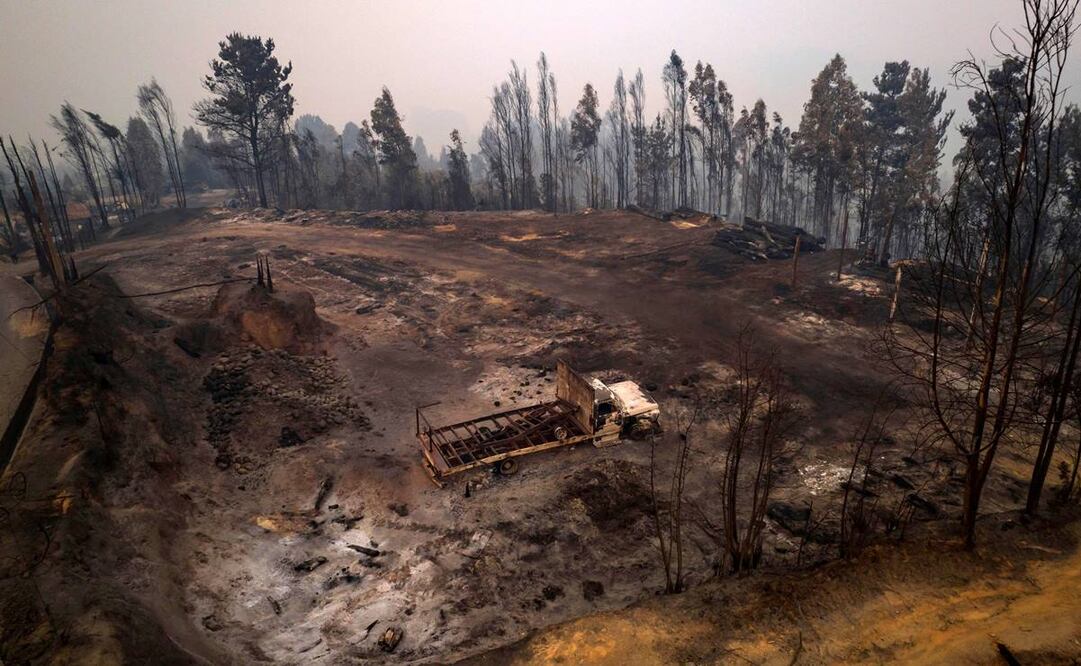 Vista aérea de un área quemada después del incendio forestal en Santa Juana, provincia de Concepción, Chile / Foto: AFP