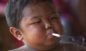 ¿Qué pasó con el bebé que fumaba 40 cigarrillos al día?; así luce Ardi Rizal, protagonista del polémico caso en Indonesia