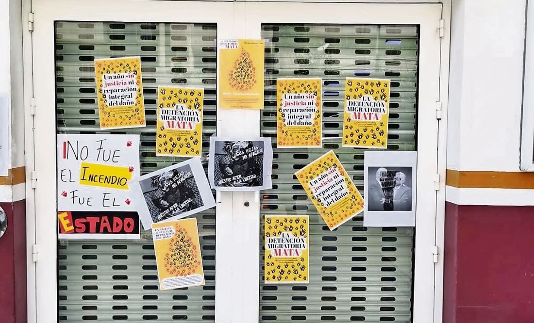 Integrantes de la organización Instituto para las Mujeres en la Migración protestaron frente a las instalaciones del INM Foto: Especial