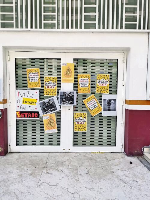 Integrantes de la organización Instituto para las Mujeres en la Migración protestaron frente a las instalaciones del INM Foto: Especial