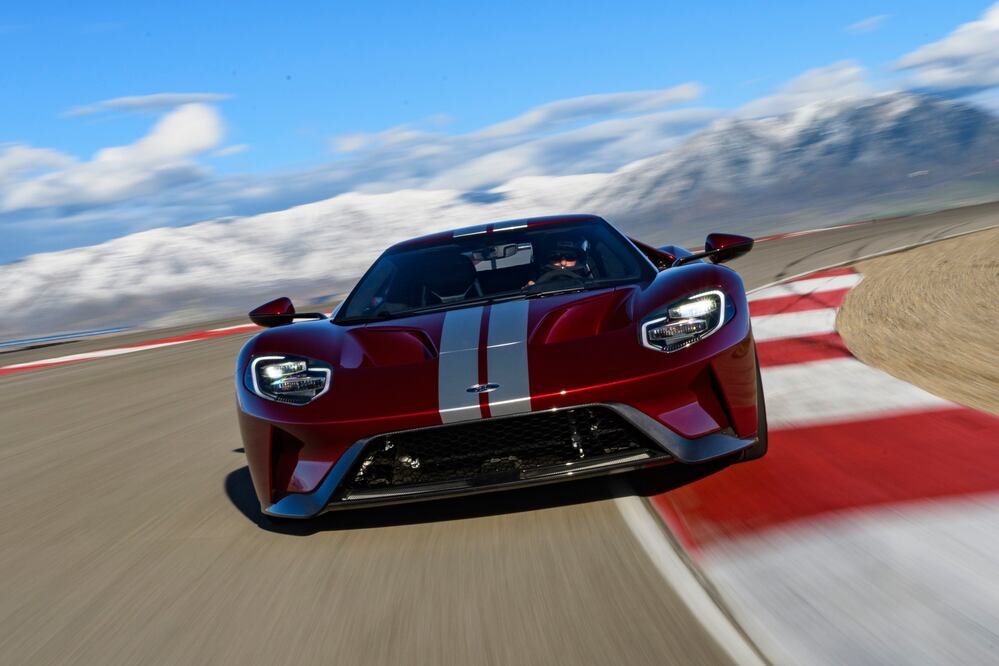 Razones por las que el Ford GT se cree un avión de combate 